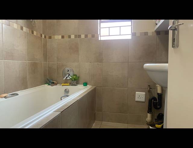 3 BEDROOM HOUSE FOR SALE IN KOSMOSDAL